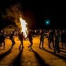 温州永嘉县外立面玻璃幕墙改造。原为固定窗玻璃幕墙,现要改成有开启扇的玻璃幕墙。