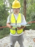 成都大邑县因工作需要，现招聘电工焊工一名要求会开车，提供吃住，工资月结，前期工资240-260一天，招聘一